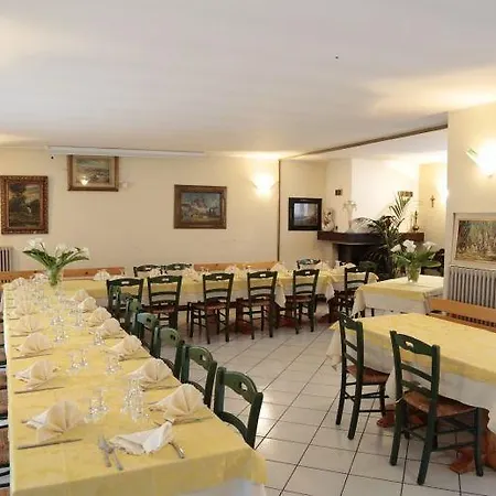 فندق Ristorante Vittoria سان فيديل إنتيلفي