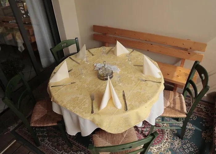 Отель Ristorante Vittoria Сан-Феделе-Интельви